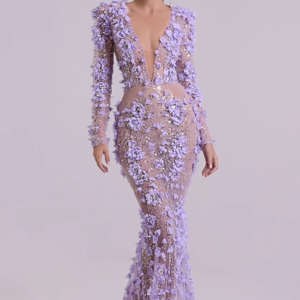 Gorgeous lilac bloom fjollanila dress